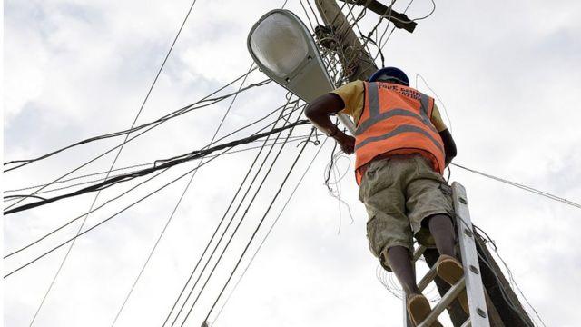 Woman charged to court for allegedly pushing an electricity worker off a ladder
