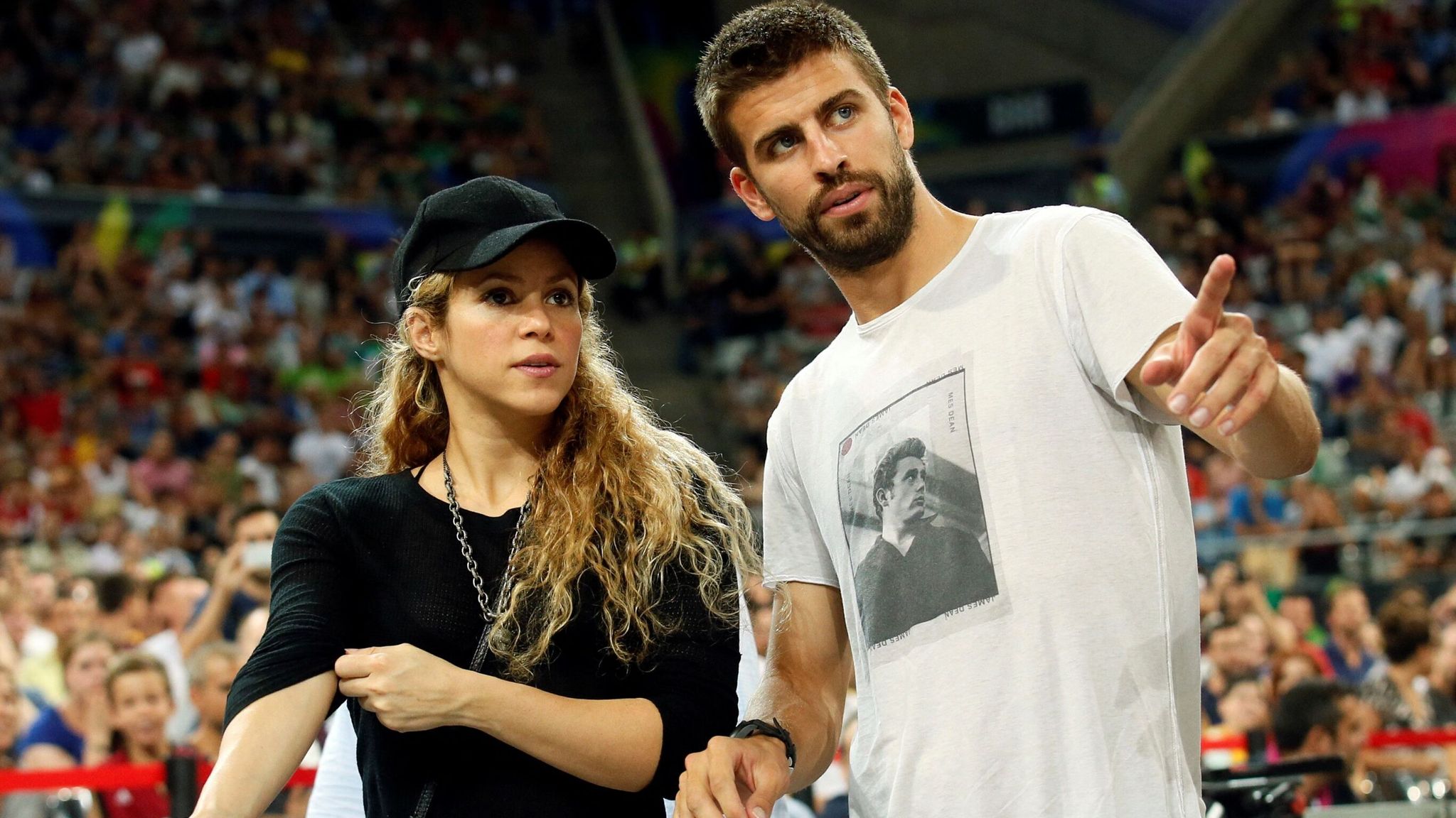 I once stopped a plane just to kiss Gerard Pique – Shakira