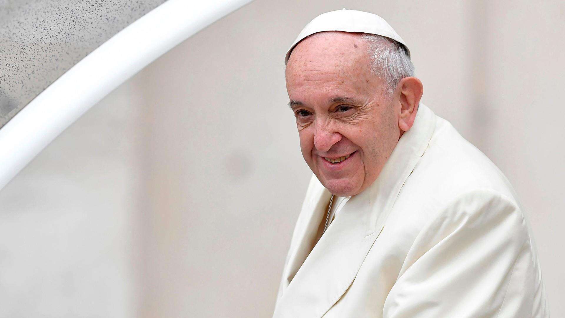 Pope Francis returns to Vatican city following hospital visit