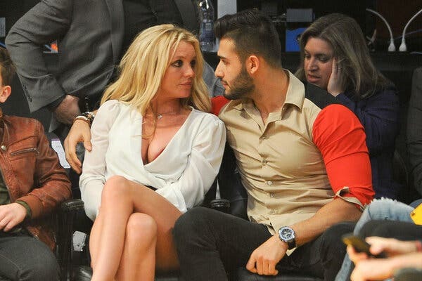 Britney Spears breaks silence amid divorce reports