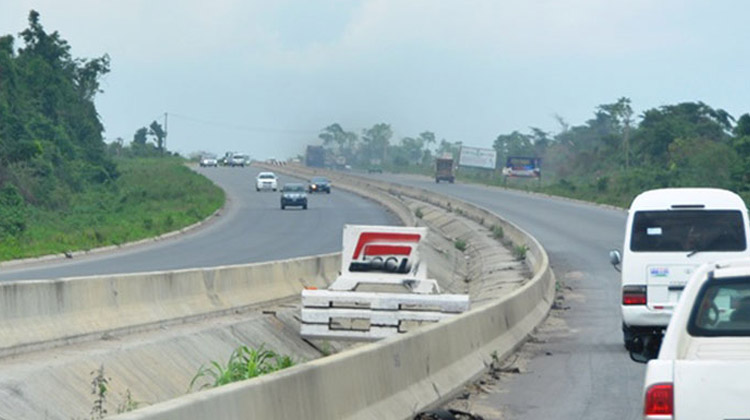Tragic accident on Lagos-Ibadan expressway claims two lives